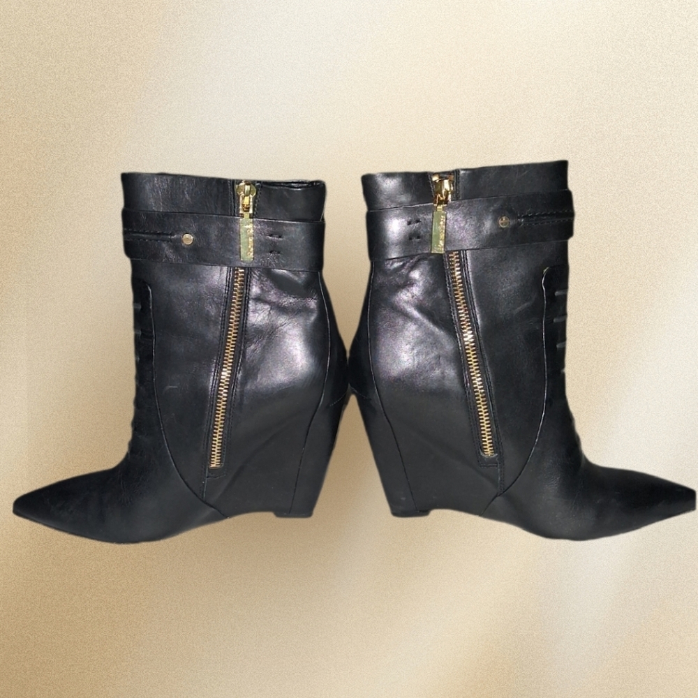 RACHEL Rachel Roy Black Leather Wedge Heel Boot Gold Accents Buckles Size 7 - Picture 5 of 14